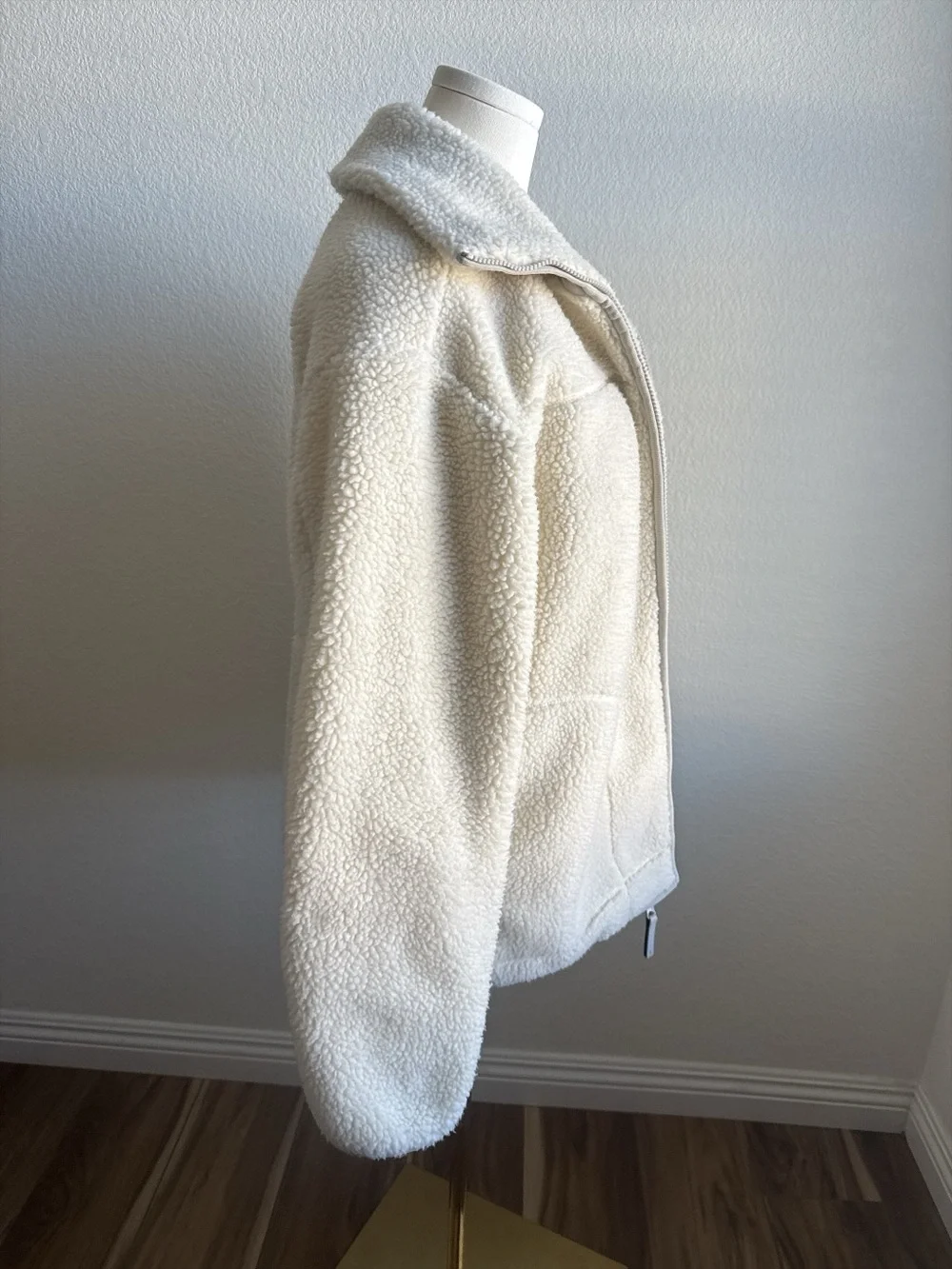 Cozy Women's Ivory Sherpa Zip-Front Jacket